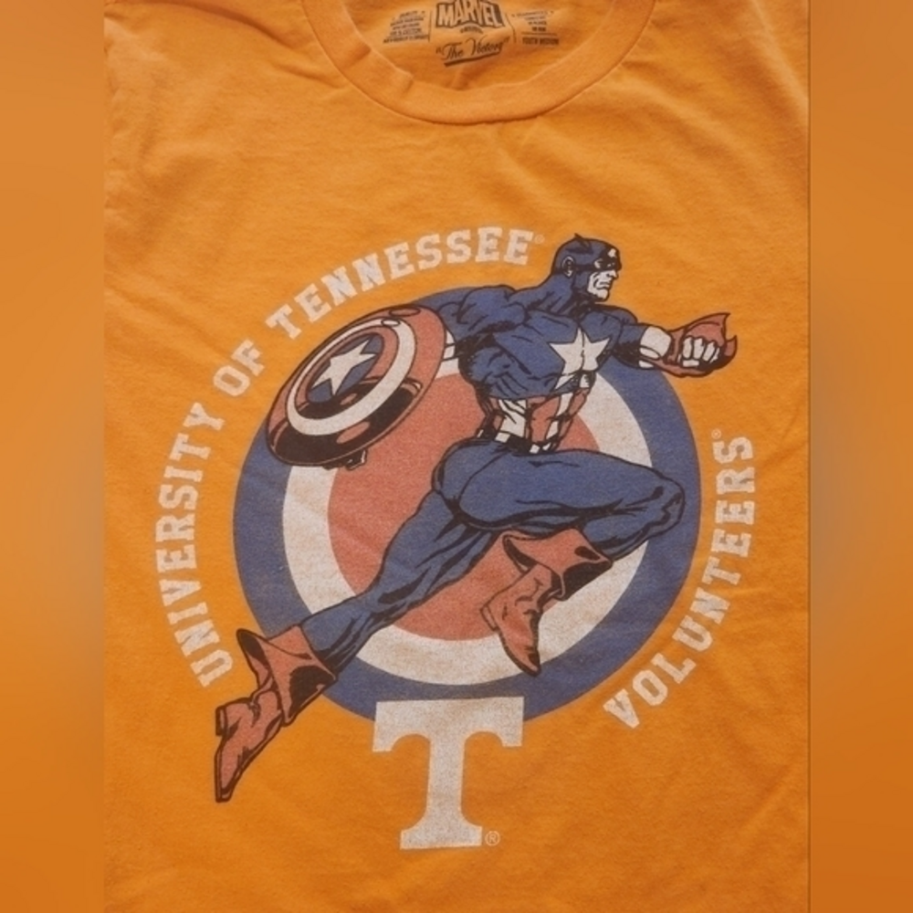 University of TN Vols Marvel Tshirt‎ The Victory Youth Med. Cpt America Smokey